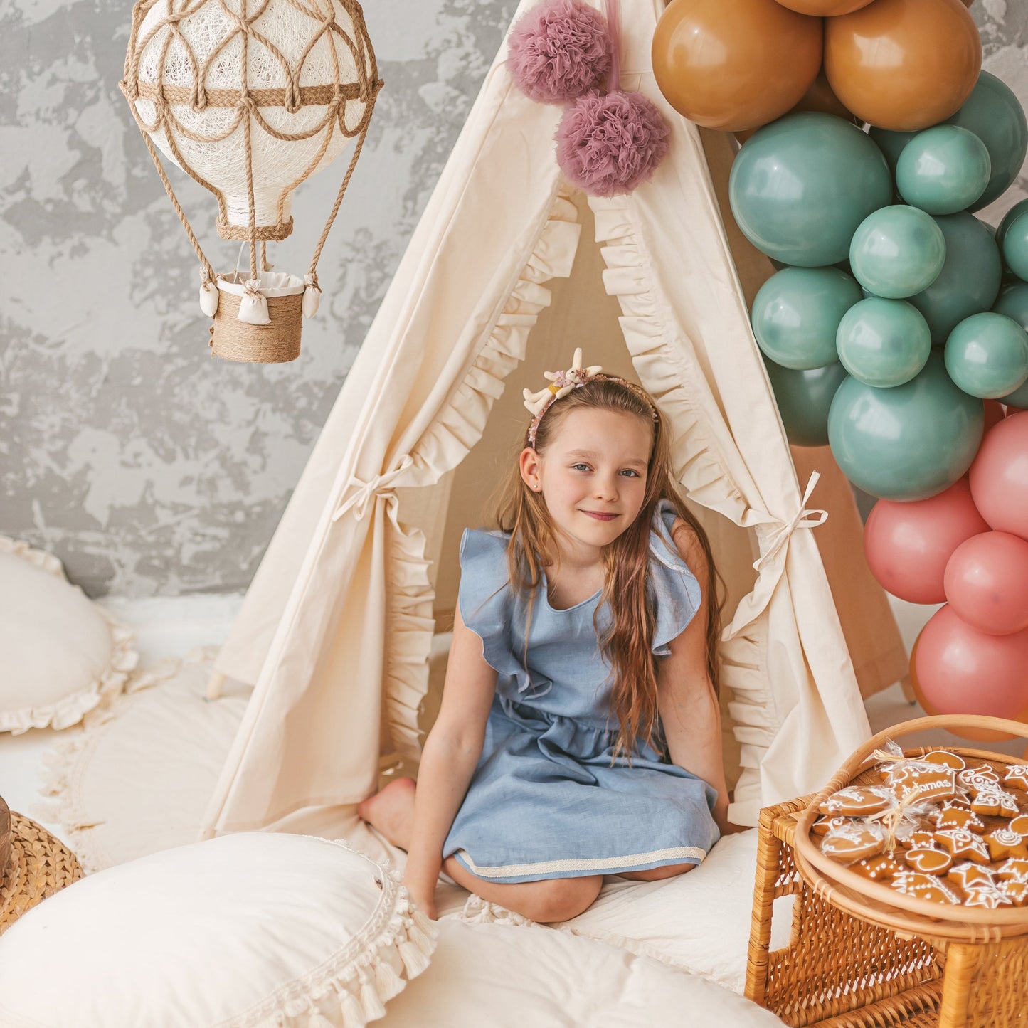 MINICAMP Teepee Tent for Kids With Ruffled Trim