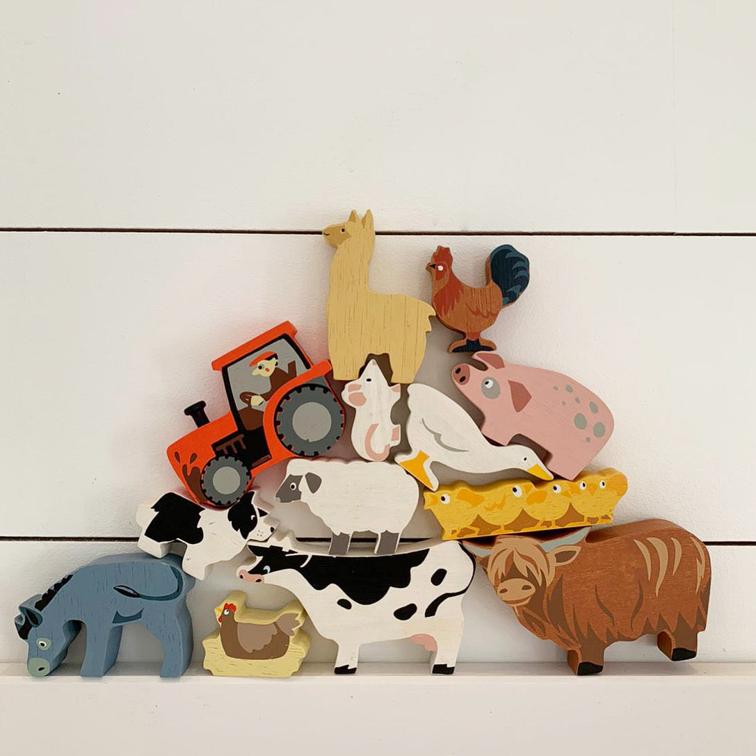 13 Farmyard Animals & Shelf