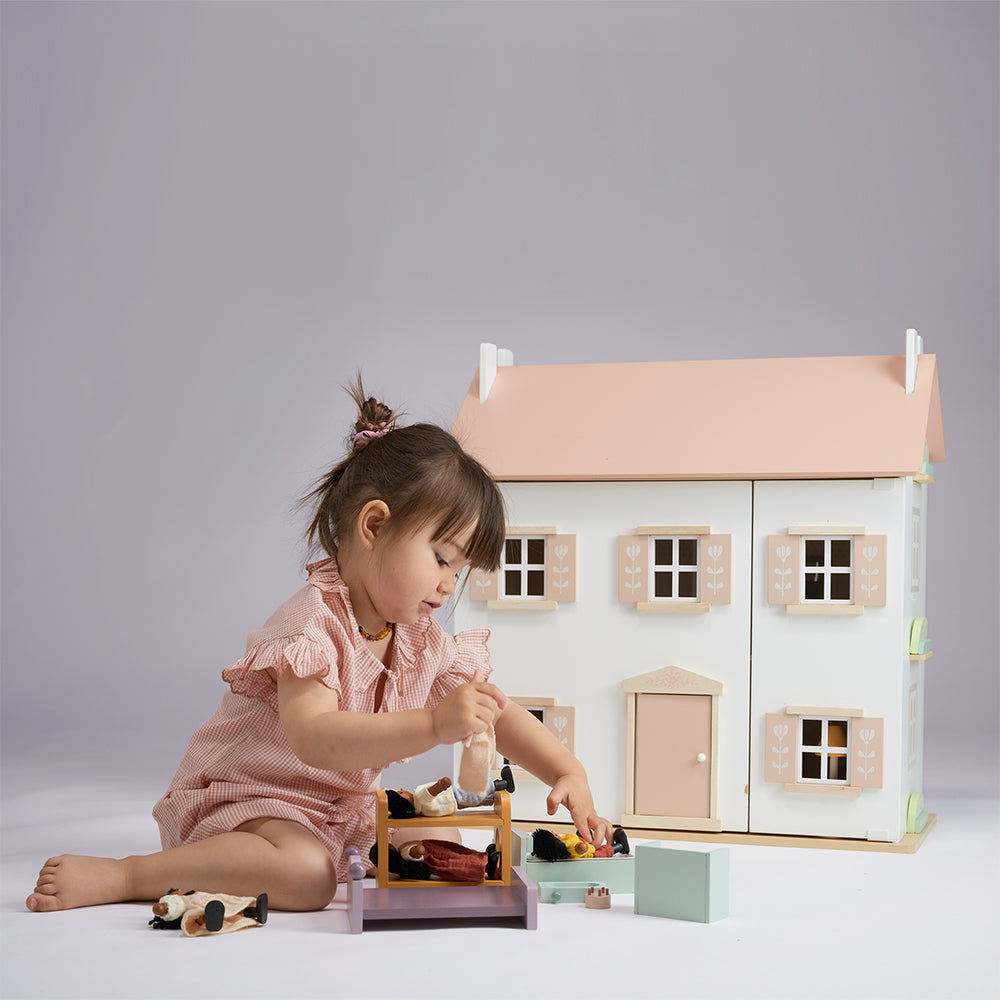 Clover Dolls House