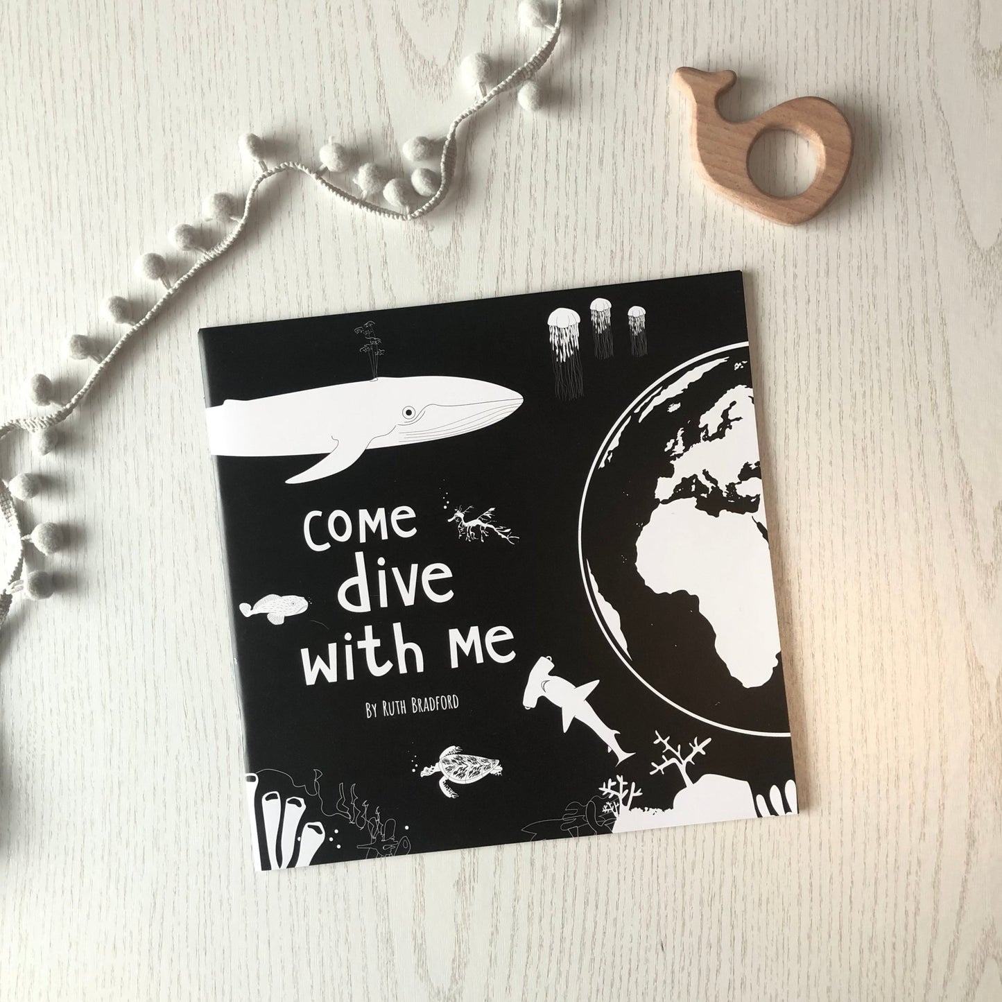 Come Dive With Me High Contrast Storybook, Black/White - Toys & Games - The Present King