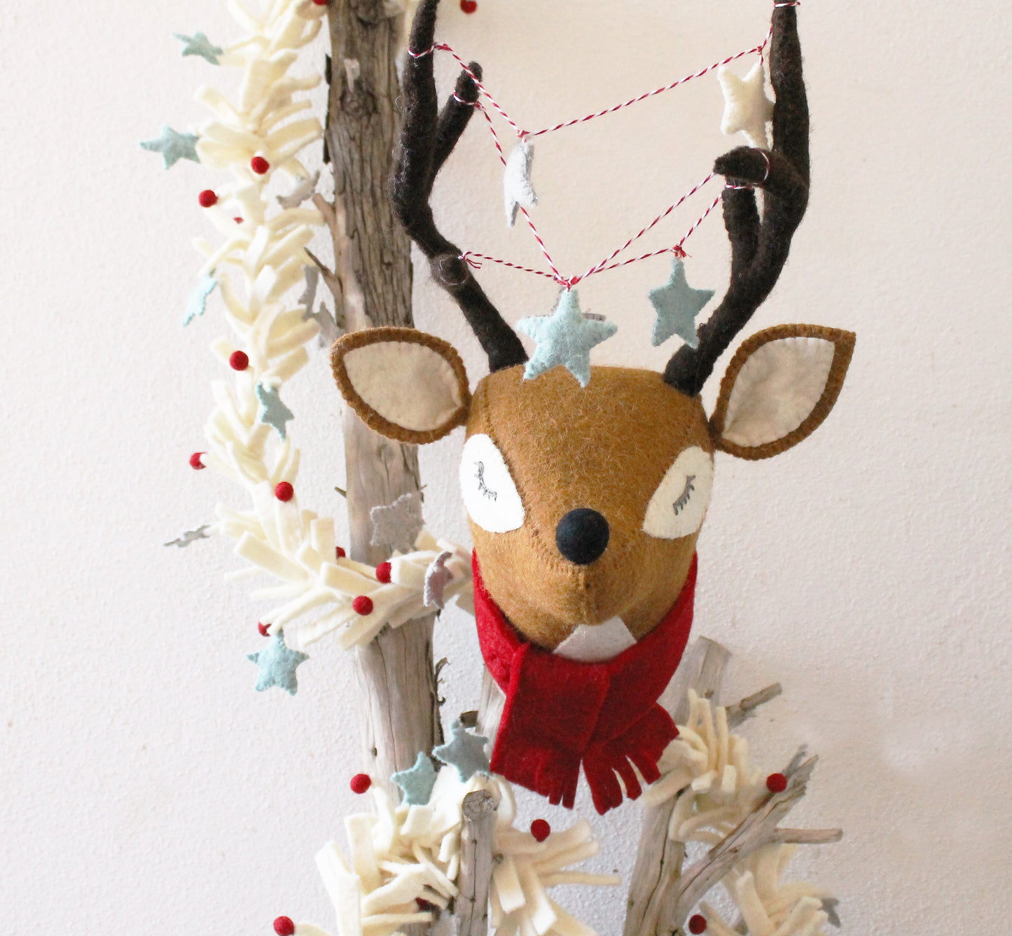 Reindeer Head With Stars and Scarf - Mini