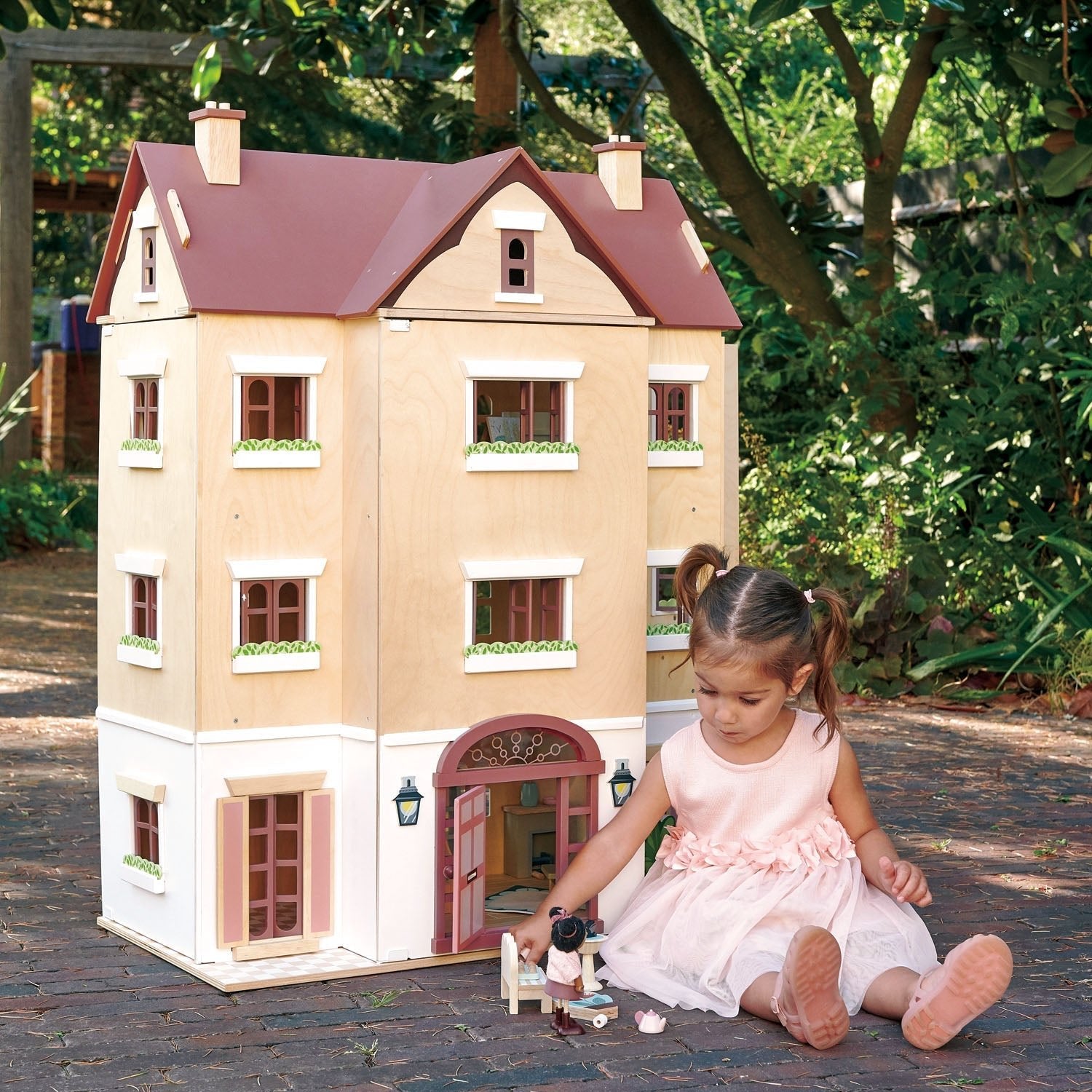 Fantail Hall - wooden dolls house - ELLIE