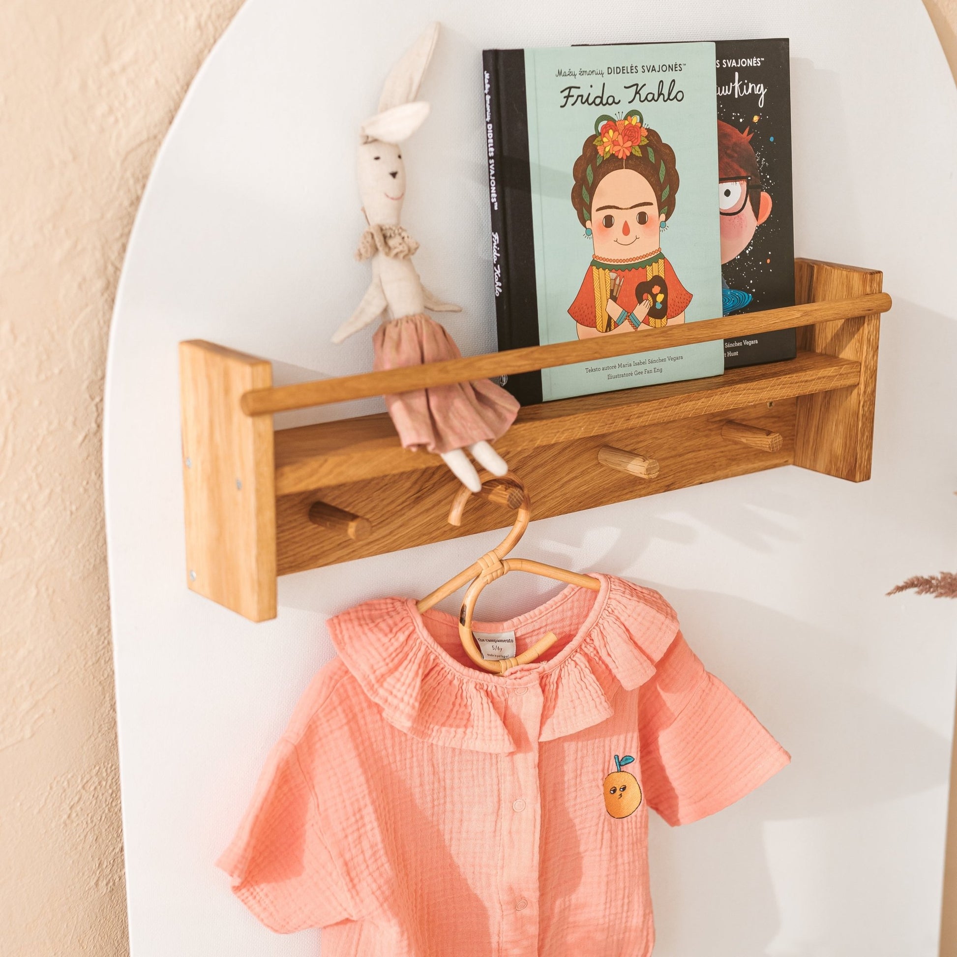 MINICAMP Floating Kids Bookshelf With Coat Hooks Made of Solid Oak - Coat hooks - ELLIE