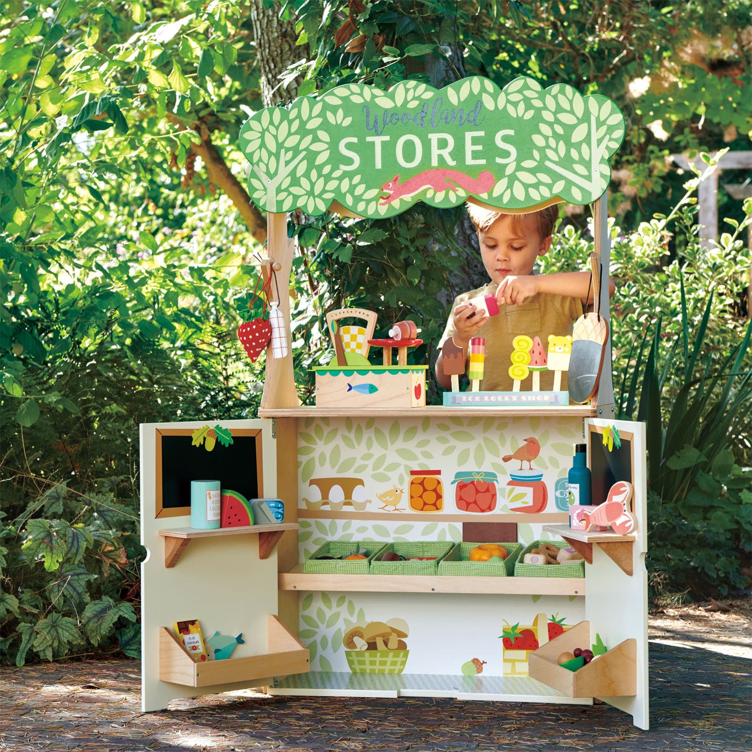 Woodland Stores and Theatre - Wooden shopping - ELLIE